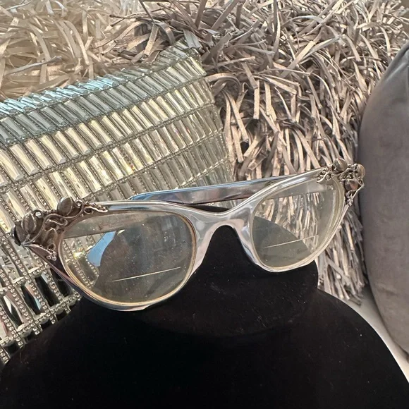 TURA 1950s - 1960s VINTAGE CAT READING GLASSES - Picture 1 of 7